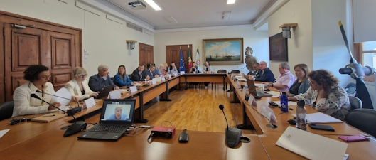 fotografia dos Membros da CNE reunidos com a Comissão Eleitoral da Ucrânia